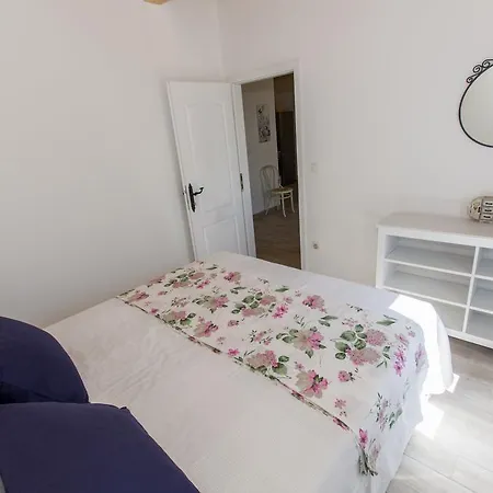 Summer Apartment